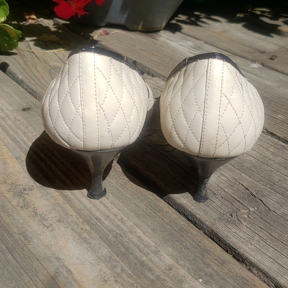 NINE WEST Cream Black Quilted Pumps Heels - Picture 4 of 8